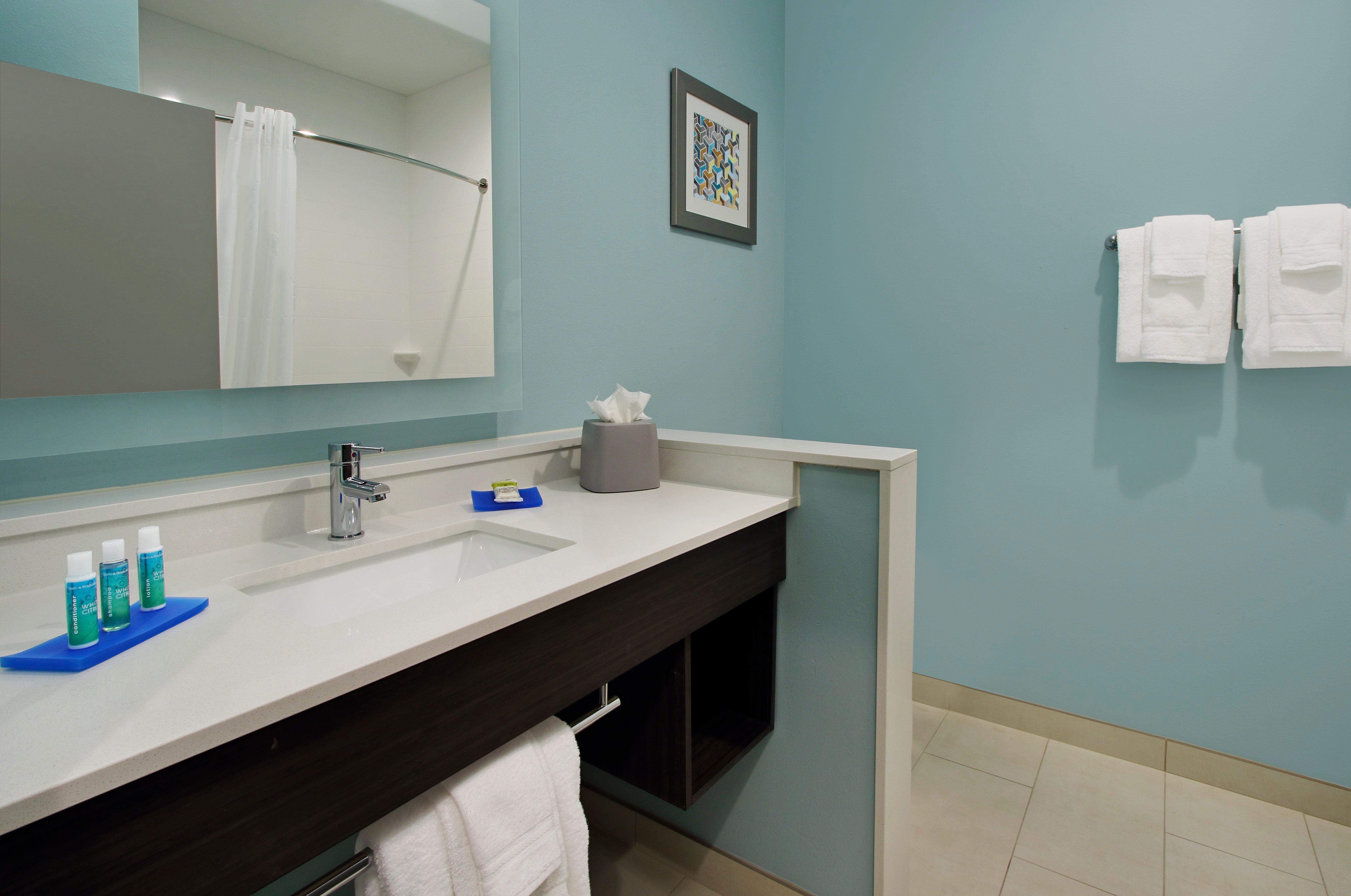 Holiday Inn Express & Suites - Lake Charles South Casino Area By Ihg Exterior photo