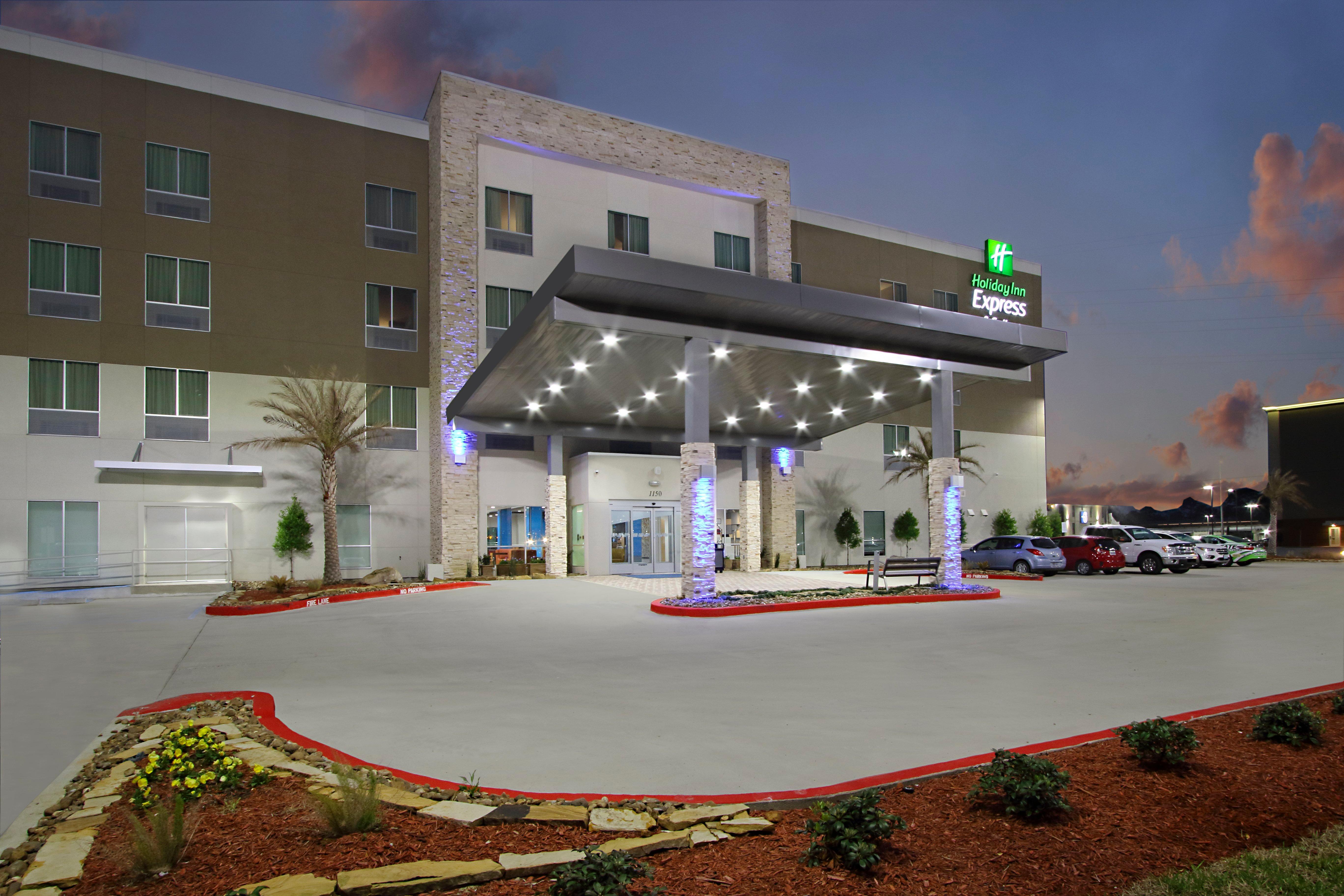 Holiday Inn Express & Suites - Lake Charles South Casino Area, An Ihg Hotel Exterior photo